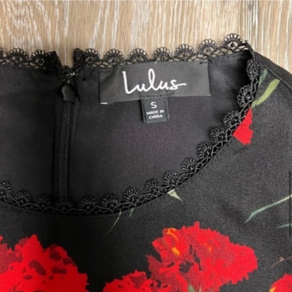 Lulu’s black floral print dress Size small - Picture 5 of 5